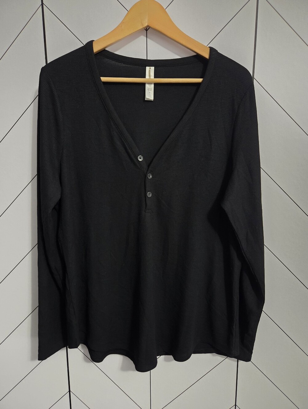 NWOT Athleta Wind Down Sleep Top Black Long Sleeve Waffle Knit Henley, Plus 1X